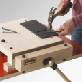 Kowadło SJOBERGS - zastosowanie na imadle Smart Workstation Pro